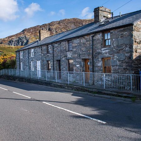 Homely Cottage With Garden And Mountain-View Blaenau Ffestiniog Exteriör bild
