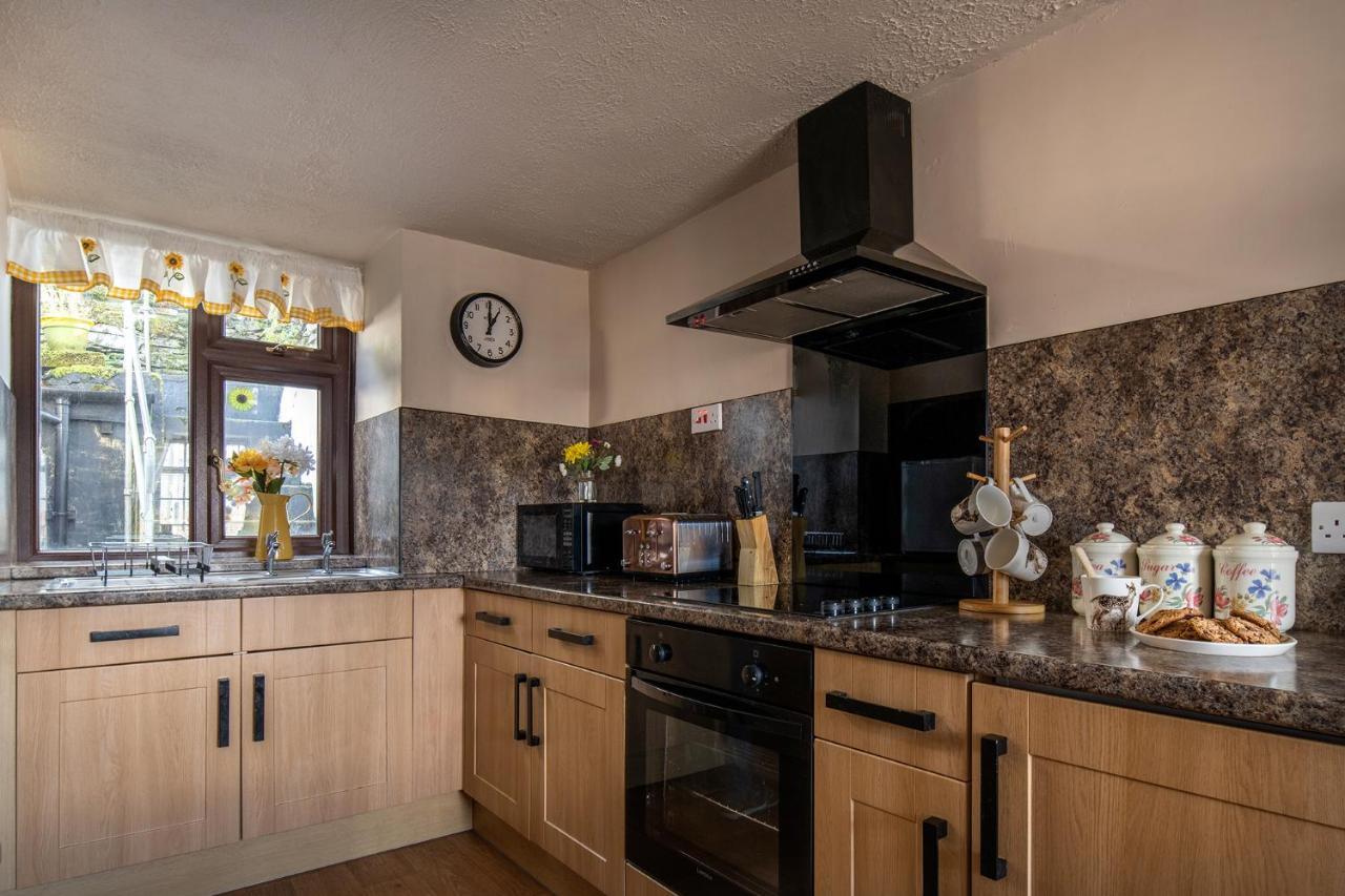 Homely Cottage With Garden And Mountain-View Blaenau Ffestiniog Exteriör bild
