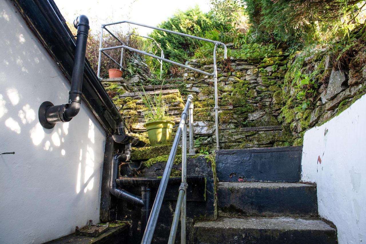 Homely Cottage With Garden And Mountain-View Blaenau Ffestiniog Exteriör bild