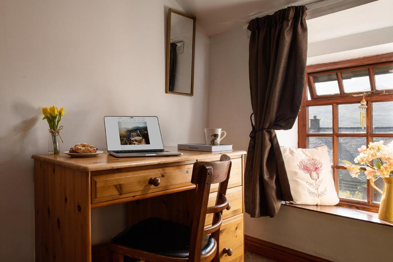 Homely Cottage With Garden And Mountain-View Blaenau Ffestiniog Exteriör bild